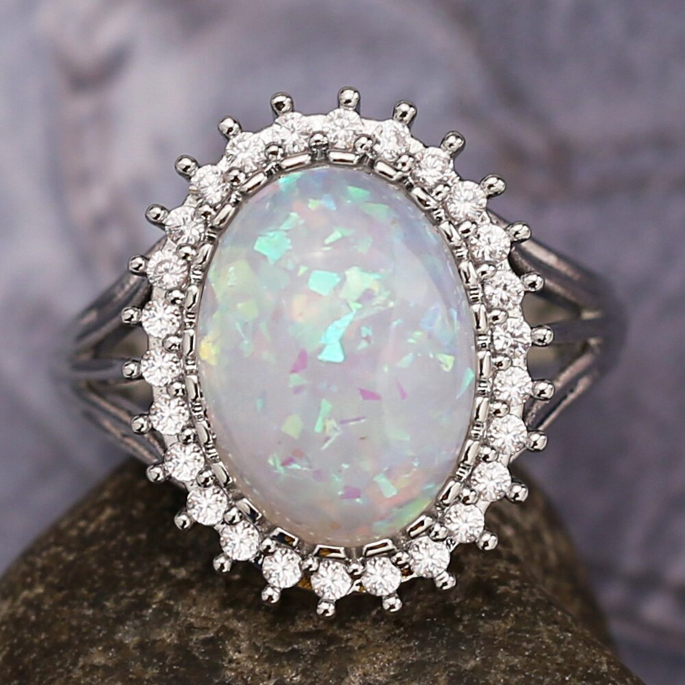 Huitan Klassieke Nobele Ring Ovale Kunstmatige Opaal Ring Voor Vrouwen Engagement Ring Met Micro Verharde Kwallen Vormige Ring