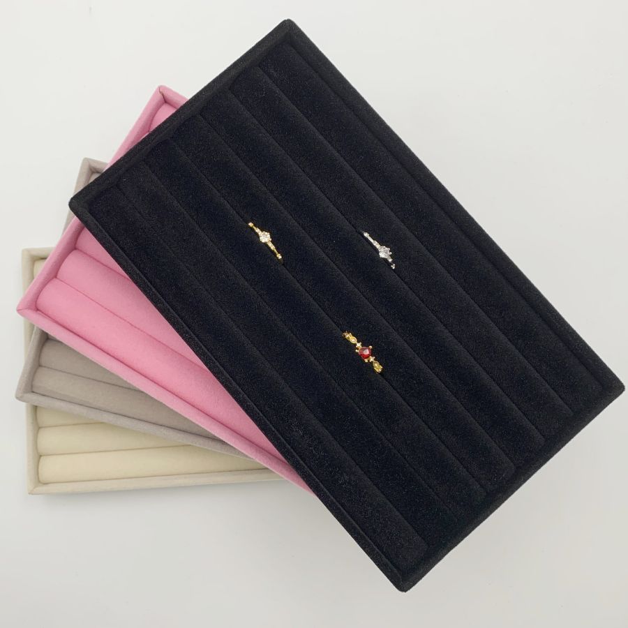 Fluwelen sieradendisplay Stapelbaar Prachtige sieradenhouder Draagbare ring Oorbellen Ketting Organizer Box Seguridad