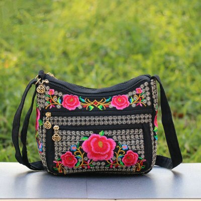 national emrboidery small women shopping handbagsNice bohemian floral prints lady casual shoulder bags All-match canvas bag