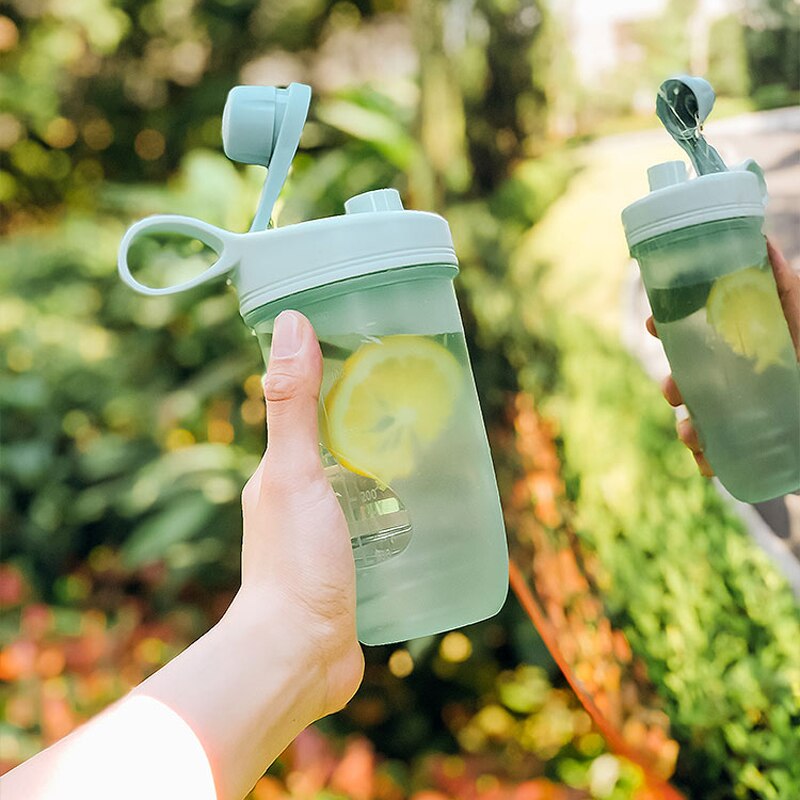 Gym fitness drikkeflaske shaker flaske med mikseball for kvinnebruk 550ml
