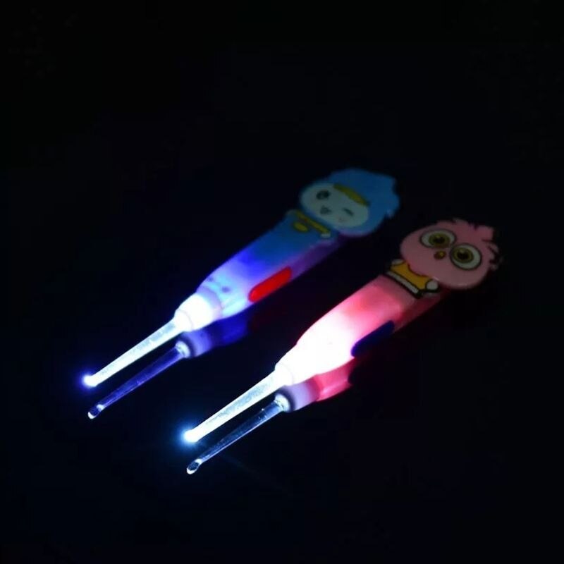 1Pc Cartoon Uil Lichtgevende Earpick Led Licht Oor Schoonmaken Lepel Baby Oorsmeer Verwijderen Veilig Tool Kids Verpleging