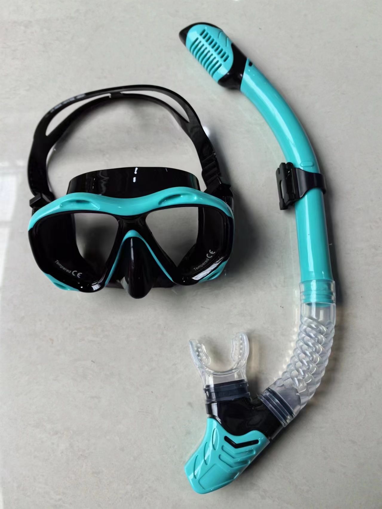 Snorkelset voor volwassenen Duikbril 100 Comfort en Dry Top-snorkel