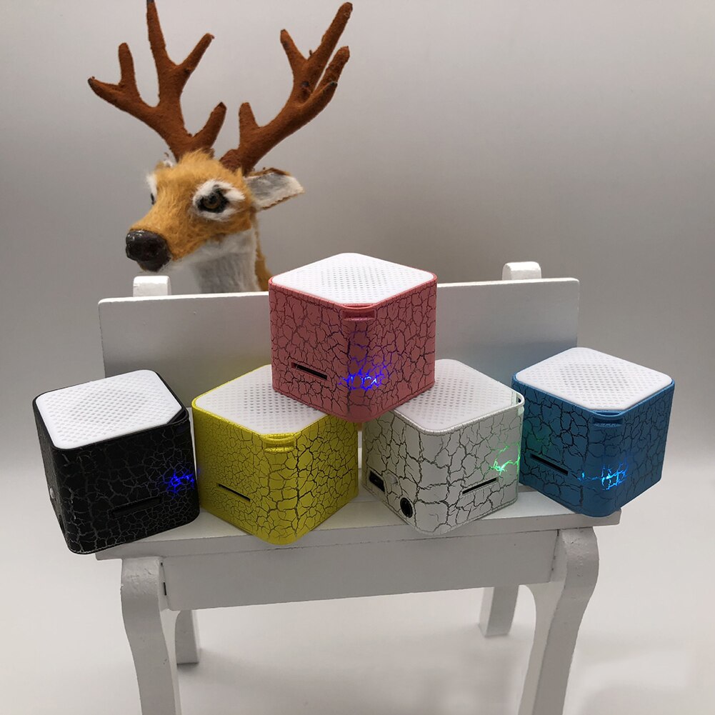 Altavoces estéreo portátiles con luz LED MP3, altavoz de viaje con reproductor de música, compatible con tarjeta TF, bonito para niños, triangulación de envíos
