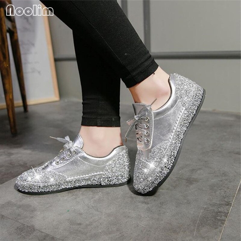 Printemps baskets femmes appartements strass Bling chaussures décontractées dames paillettes couleurs mélangées bout rond à lacets chaussures de danse