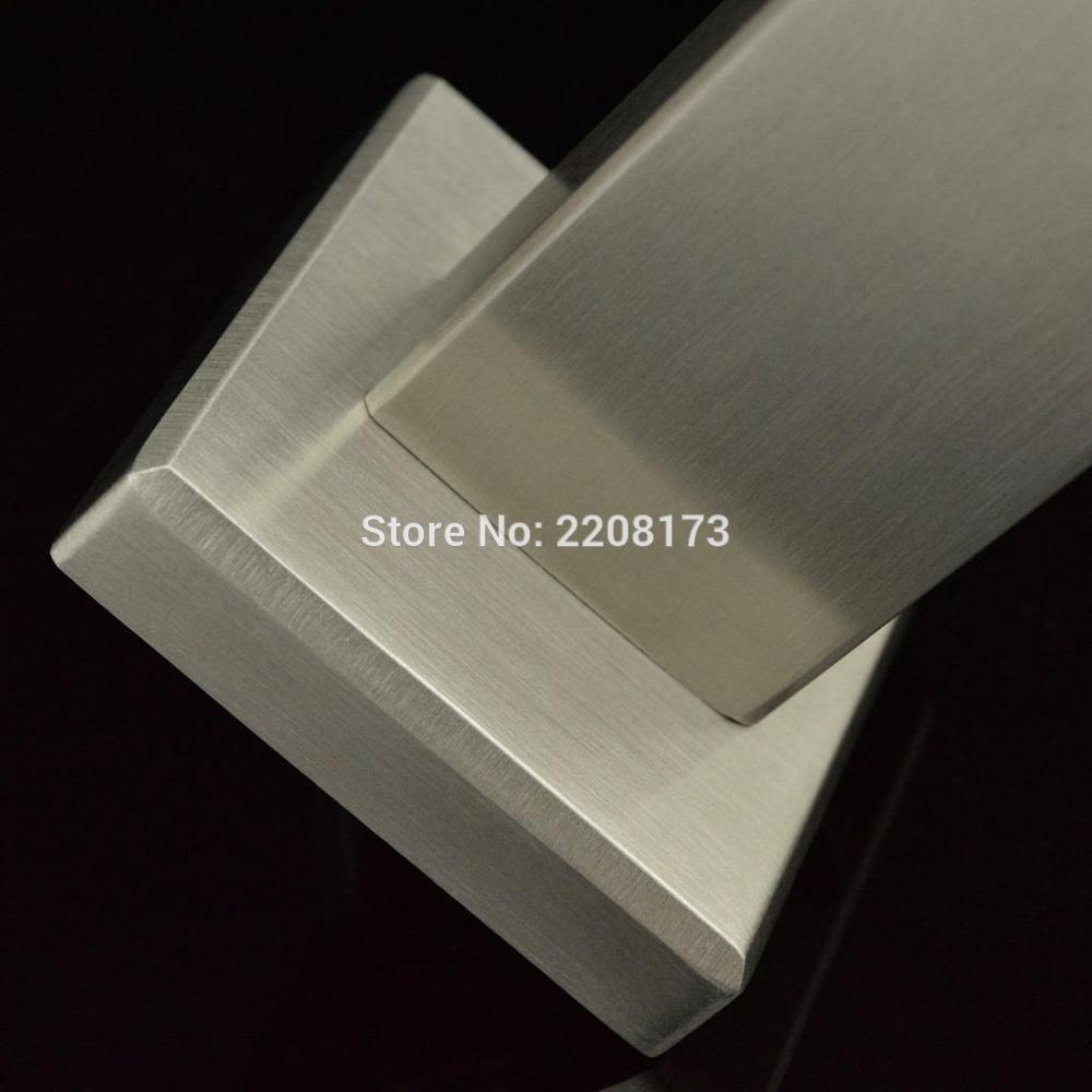 Eigentijds En Gecontracteerde Badkamer Geborsteld Nikkel Dubbele Robehaak SUS 304 Rvs Wall Mount