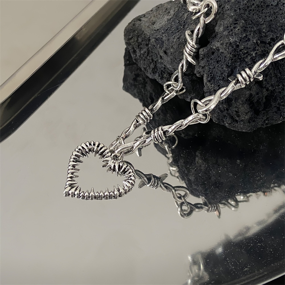 Vintage Heart Thorn Necklace for Women Girls Hip Hop Punk Heart Charm Choker Necklace DIY Jewelry Accessories 2023 Trend