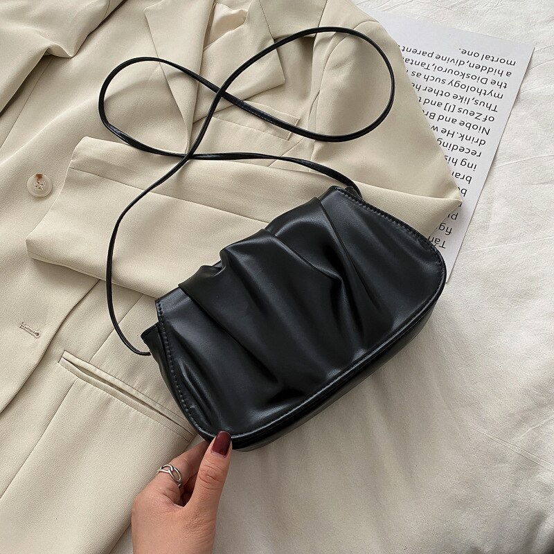 Sommar sadelväska kvinnlig molnväska shoulder messenger koreansk version av enkel fairy fold-väska: Svart