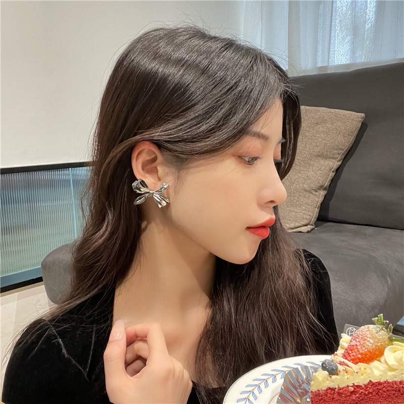 Boucles d'oreilles coréennes simples en métal pour femmes, sans perçage, concis, tendance, couleur argent, sans trou