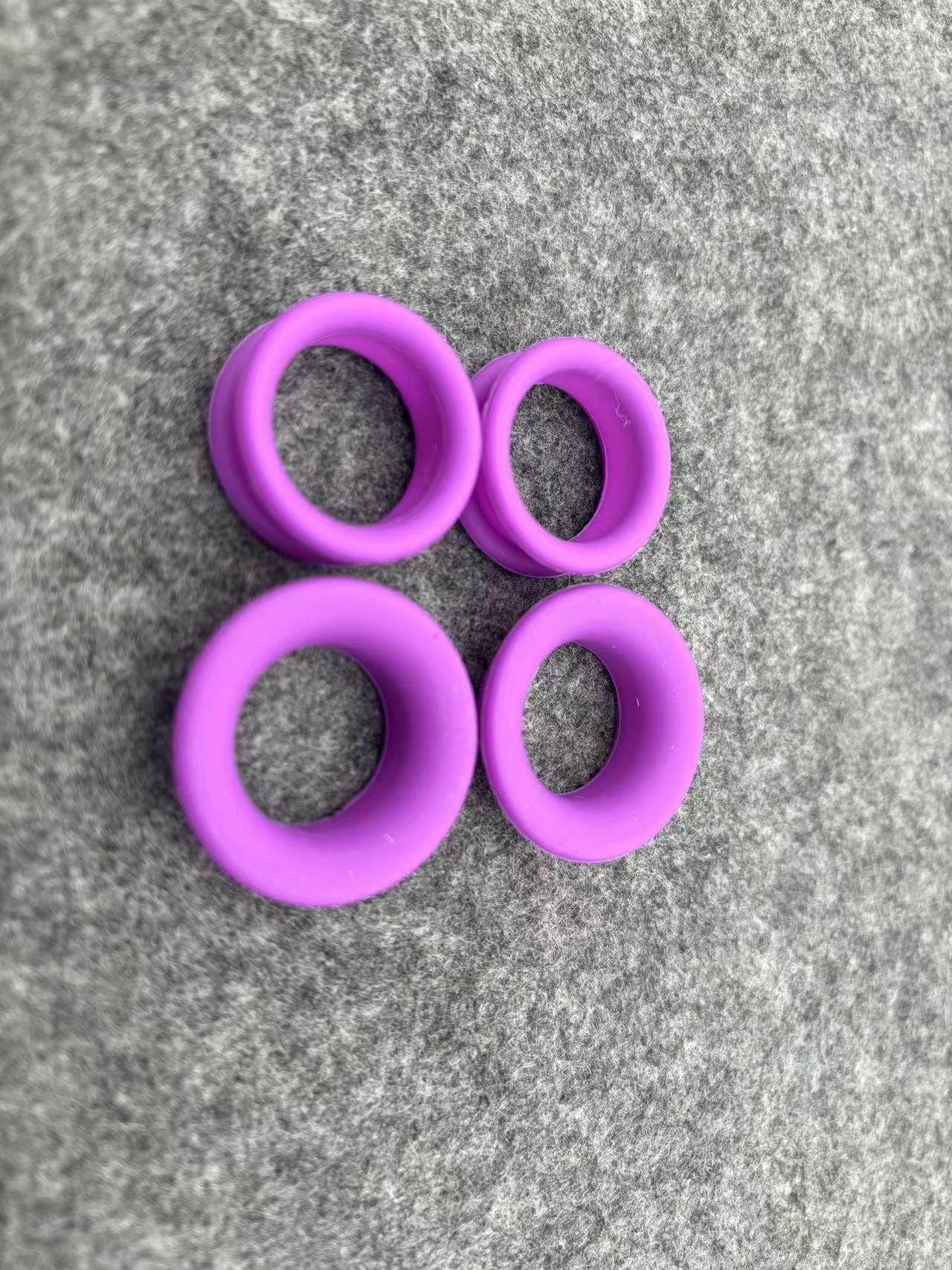 16 Pis plus doux paillettes cheveux toilettage pour animaux de compagnie ciseaux en caoutchouc de Silicone inserts d'anneau de doigt