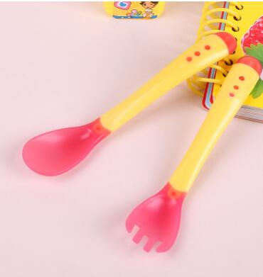 Handy Heat Sensing Thermal Spoon Baby Kids Weaning Silicone Head Tableware Baby Soft Head Safety Temperature Spoon Infant: Yellow pair