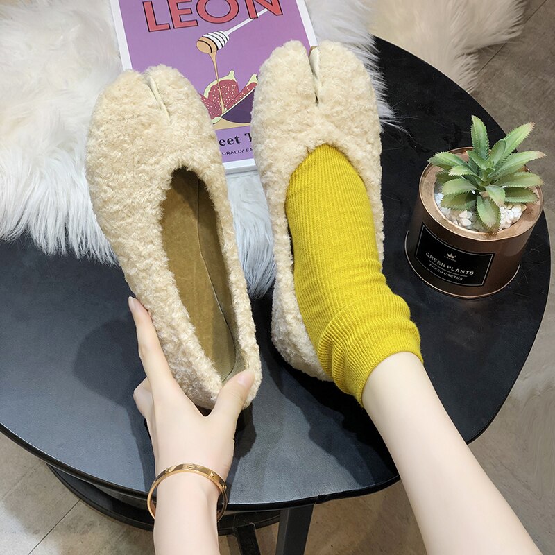 Kudde vrouw schoenen split teen tabi ninja flats korte casual draver effen harige loafers koreaanse femme schoenen winter schoenen