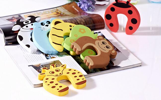 Bloqueador de puerta con dibujos de animales para niños, Protector de esquina para dedos, tapón de seguridad para bebés, 1 Uds.