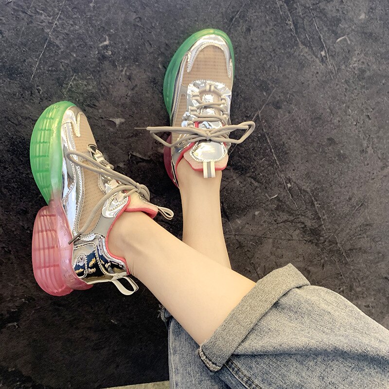 NEUE Transparente Regenbogen sohle Papa schuhe frauen sommer neue gelee schuhe dicke sohle Turnschuhe Atmungs lässig schuhe