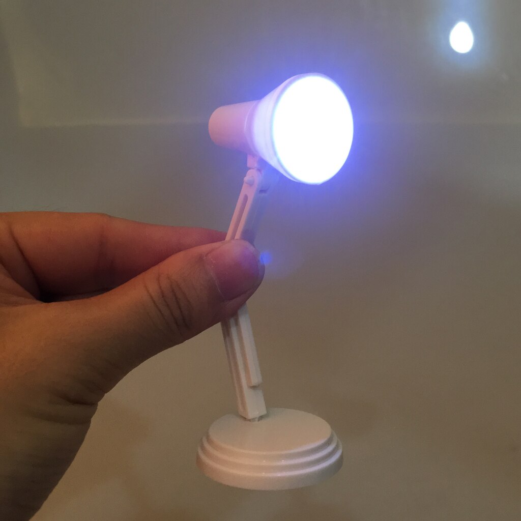 1/6 skala Weiß LED Schreibtisch Lampe Modell Möbel Heißer Spielzeug BJD Puppenhaus Zubehör freundlicher vorgeben Spielen Spielzeug Miniatur Lampe LED licht