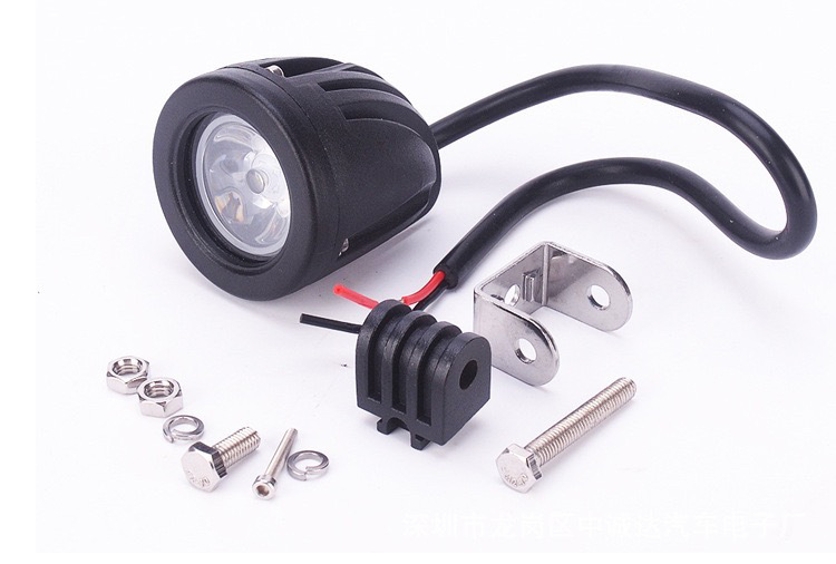 Qipo 1 pari 10w moottoripyörän led-ajovalo työvalo offroad suv valot spot/flod 12v 4 x 4 atv apumoottori sumuajovalo