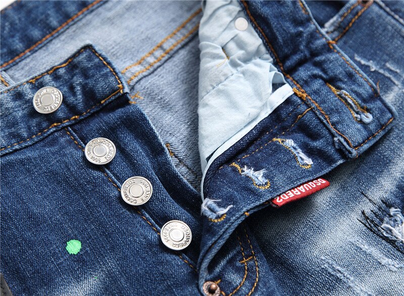 Pantalones vaqueros con bordado de insignia de lujo ligero para hombre, pantalones vaqueros ajustados con estampado de lunares de colores, rasgados y parches, Jeans de calle de ;