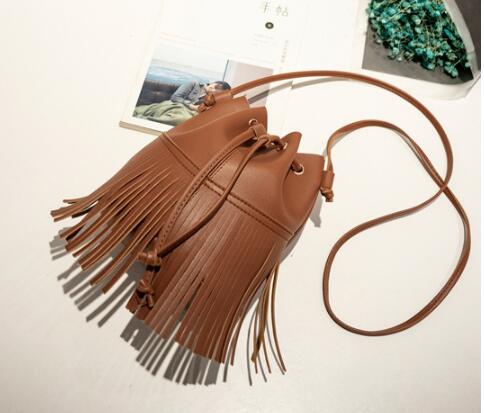 BRITT tasseled sucker bucket bag PU single bag girl style shoulder bag: GA4