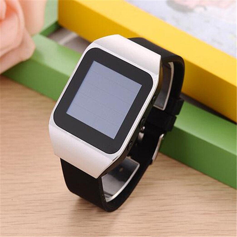 Reloj inteligente Bluetooth con reproductor MP3, reloj inteligente con pantalla táctil sin pérdidas y compatibilidad con FM, podómetro, Ebook, películas y grabación de voz, 4/8GB: Plata / 4 GB