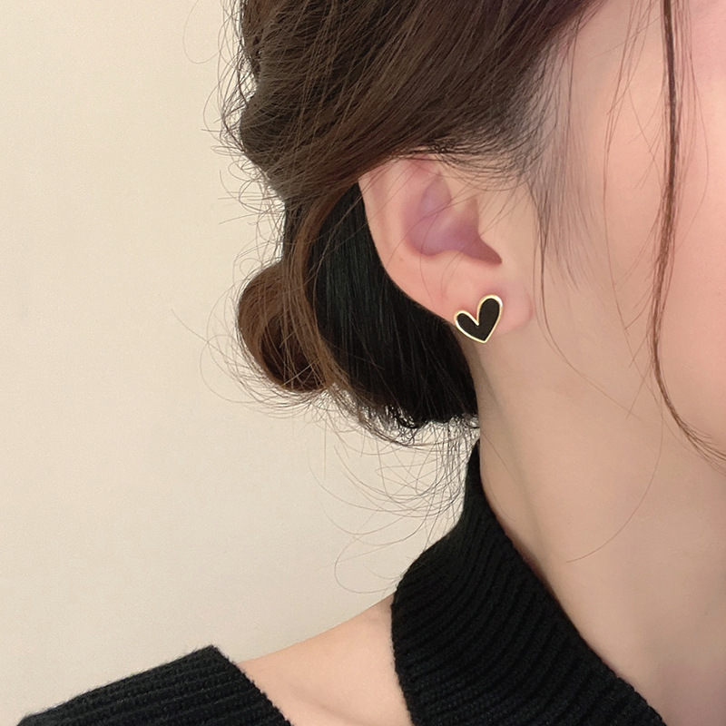 Eenvoudige Imitatie Parel Liefde Hart Oorbellen Voor Vrouwelijke Temperament Stud Oorbellen 2024 Trendy Elegante Mode Bruiloft Sieraden: Rhodium Plated