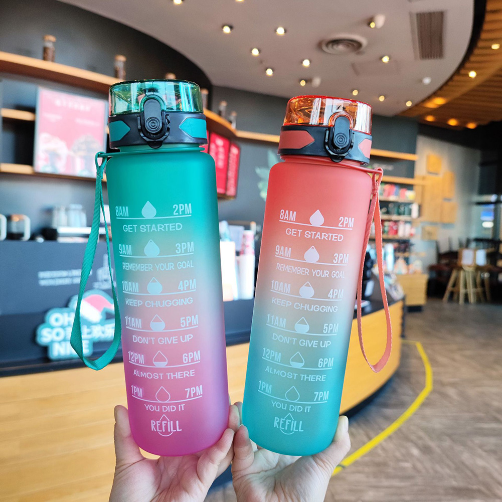 2L Wasser Flasche Stroh Tasse Große Kapazität Hohe Temperatur Kunststoff Wasser Tasse Zeit Skala matt draussen Sport Schüler Paar Tasse