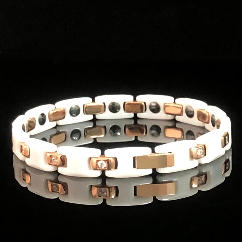 Schönes weißes keramik-paararmband mit magnetverschluss für damen und herren.: Weiblicher stil / 17.5cm