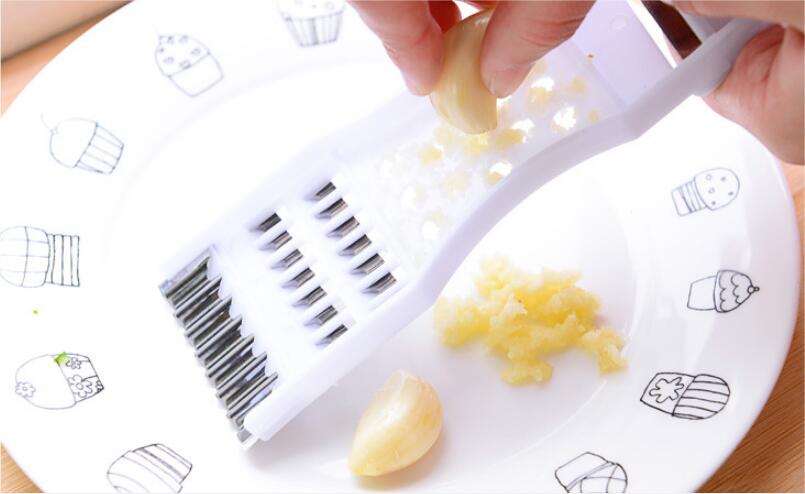 1 Pc Multifunctionele Plastic Groente Fruit Rasp Roestvrijstalen Messen Wortel Potato Smerissen Kitchen Tools Ok 0762