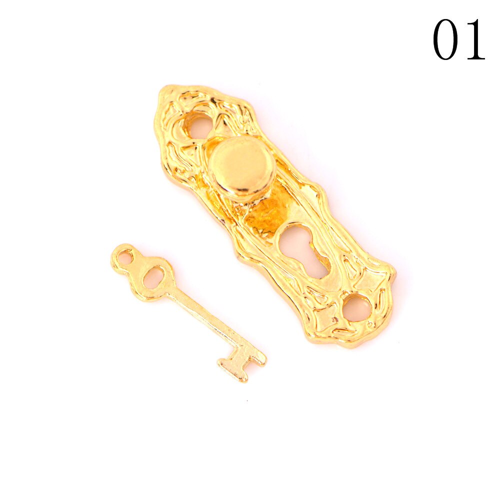 1 zestaw lalek miniaturowe złoty metal blokada drzwi kołatka? Czna tabliczka na drzwiach klucz wystrój rzemiosła prezenty domy dla lalek akcesoria: 1