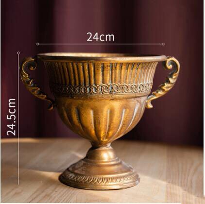 Europæisk retro jernbæger vase dekoration hjem stue blomsterarrangement figurer håndværk hotel metal urtepotte ornamenter: Stil 13