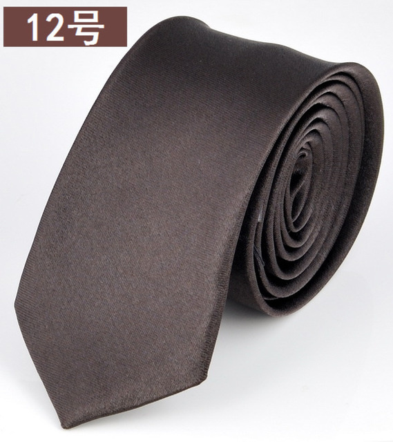Cravatta rossa magro stretta casuale con punta di freccia Cravatta nera sottile per uomo 5 cm Accessori uomo Semplicità per cravatte formali da festa Moda: marrone