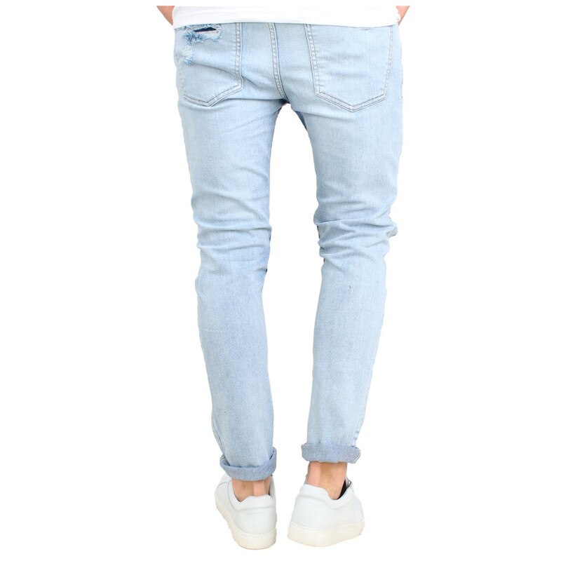 Märke man knä stort hål jeans vårtvätt ljusblå jeansbyxor herr nödställda slitna skinny jeans herr