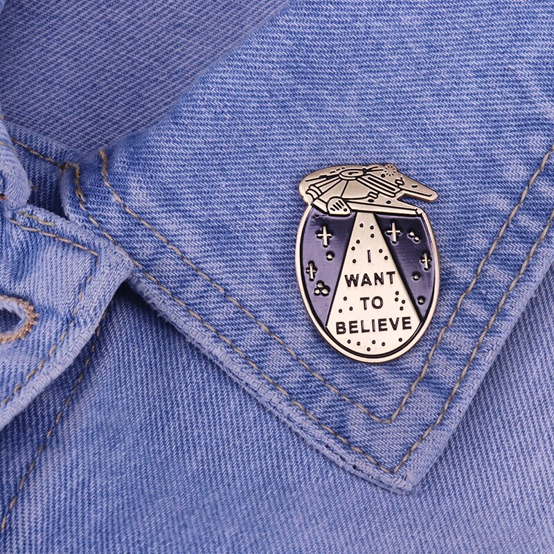 Alien UFO Space Martian Spaceship Flying Saucer Pin