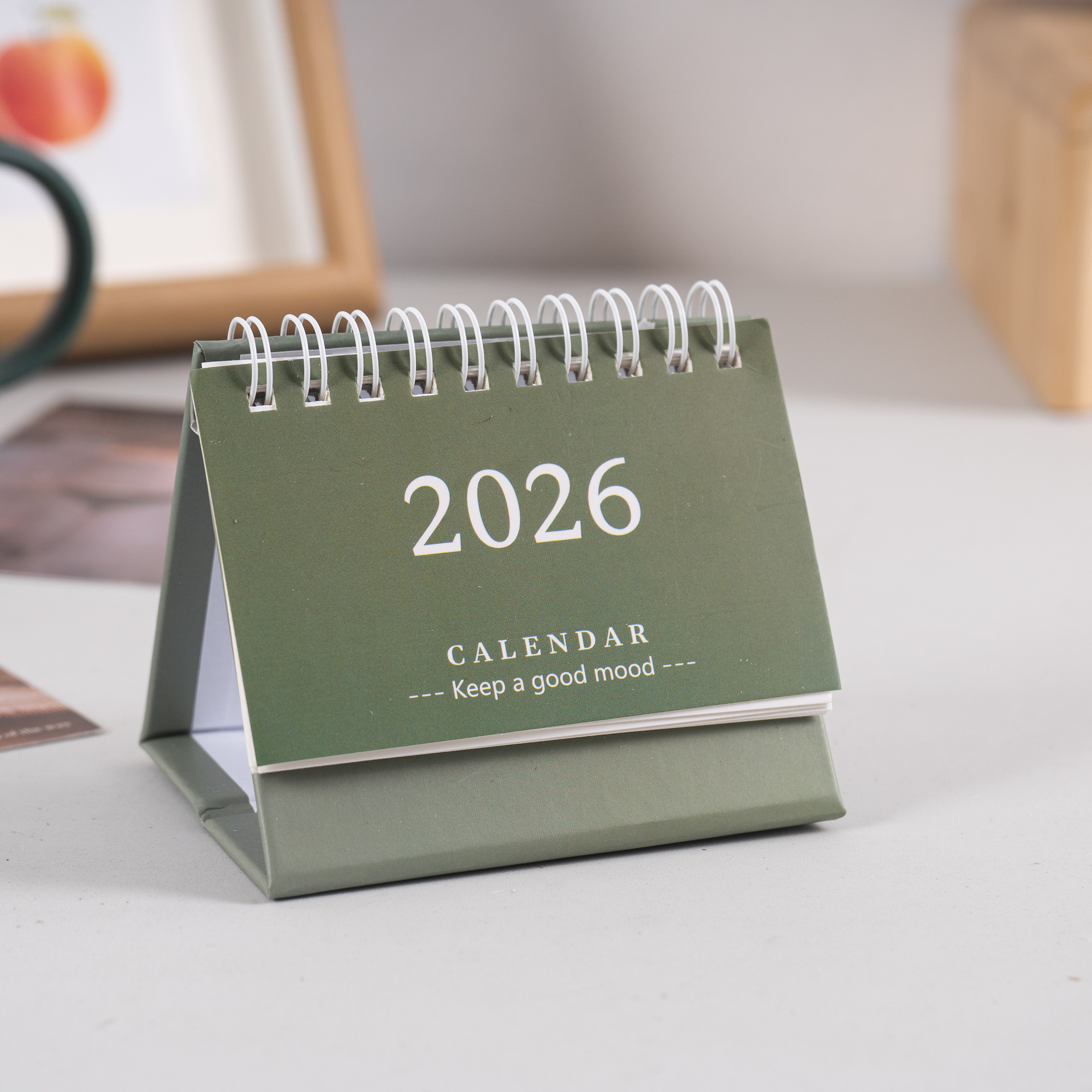 Enkel engelsk mini-skrivebordskalender til skrivebordsvisning, bærbar kalender til skrivebordsdekorasjon, håndlaget dagbok  .07.12: Lilla