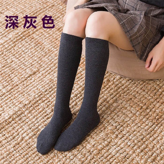 Hög med strumpor kvinnlig uniform enfärgad halv ben vadstrumpor söta japanska tubstrumpor college vindknä lång tub studentstrumpor: Mörkgrå