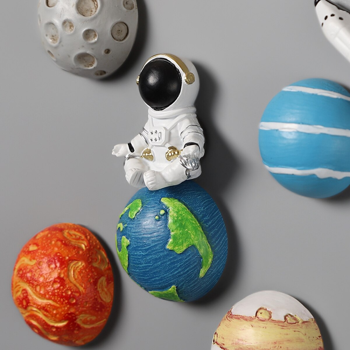 Astronaut Magnetic Fridge Magnets 3D Resin Planet Earth huttle Jupiter Saturn Sun Refrigerator Magnet Message Sticker