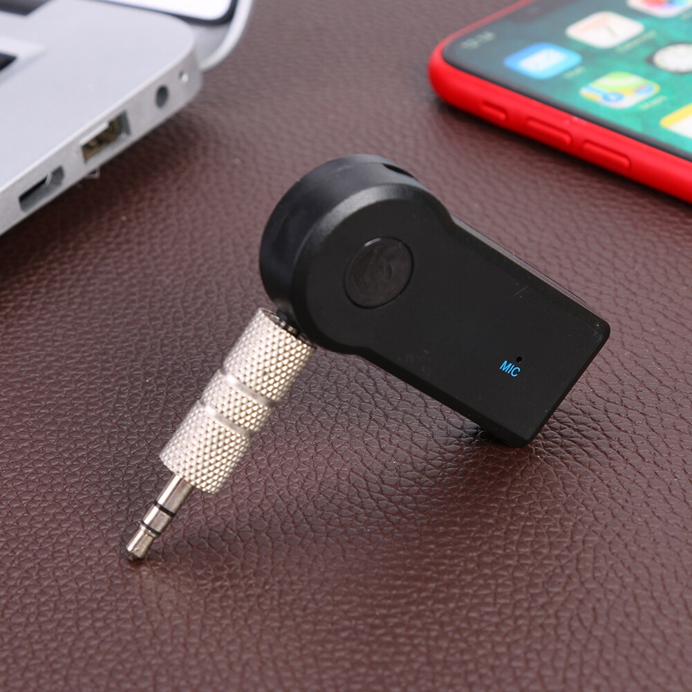 Kabelloses bluetooth-audio-autokit mit 5.0 freisprechadaptern und integriertem -in 120 -mah-akku für 3.5mm aux-geräte mit klinkenanschluss