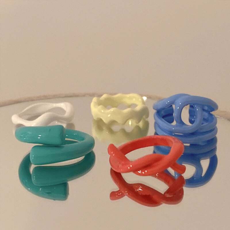 AOMU Neue Korea Stil Einfache Süße Süssigkeit Farbe Acryl Harz verdrehte Ring Unregelmäßige Geometrische Offene Ringe für Frauen