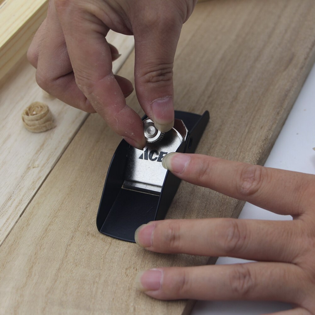 Woodworking Mini Wood Trimming Plane Hand Planer Carpenter Cutting Edge Plane Hand Planer Hand Push Cast Carpenter Tool