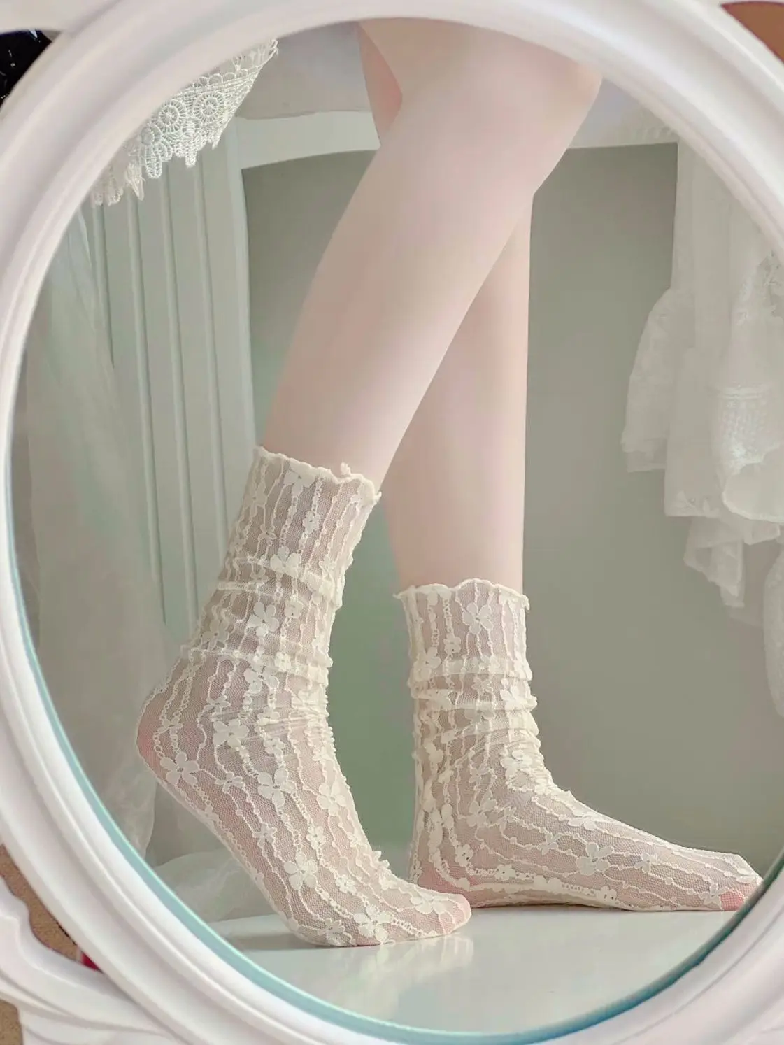 Lolita Sweet White Pile Socks para Mulheres, Mesh Fishnet, Thin Nylon Silk, Retro Flower Lace, Ladies Hollow Transparent Crew Socks