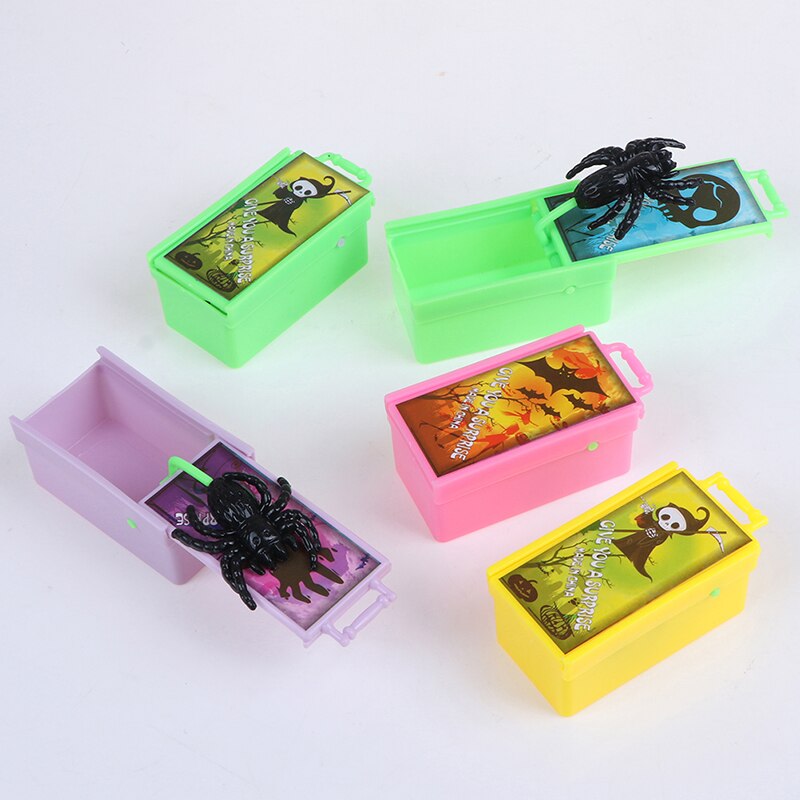 FunnySurprise Animals Prank Spider Bite Prank Toy Bite in Wooden Box Practical Joke Prank Toy Scare Box Prank Toy