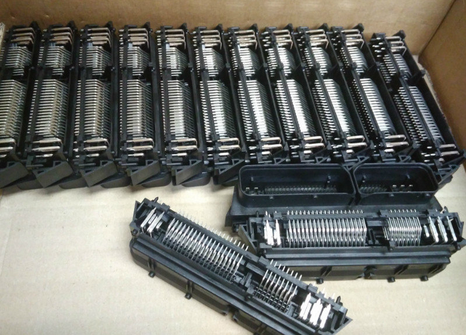 1241434-1 te 121- nastainen liitin auto ecu