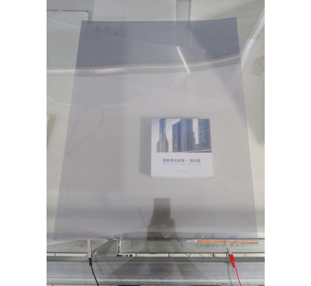 Sunice smart film elektronisk magi pdlc film smart vinduesfilm hjemmebygning grå farve foran bag projektor  a4 ark