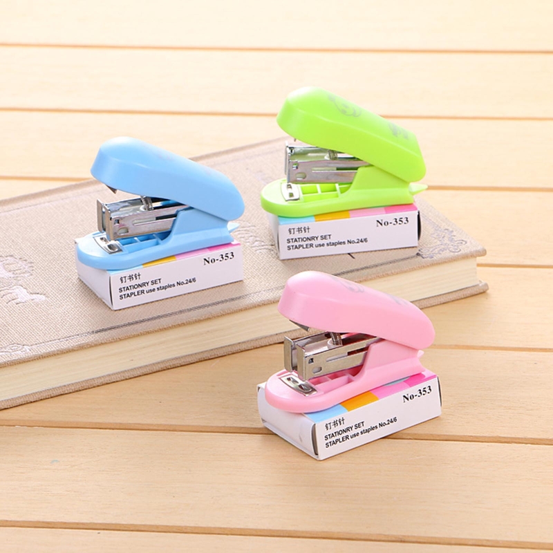 Mini Portable Stapler Kit with 400 Pcs 24/6 Staples Office Desktop Stapler with Staple Remover 20 Sheets Sheets Capacity