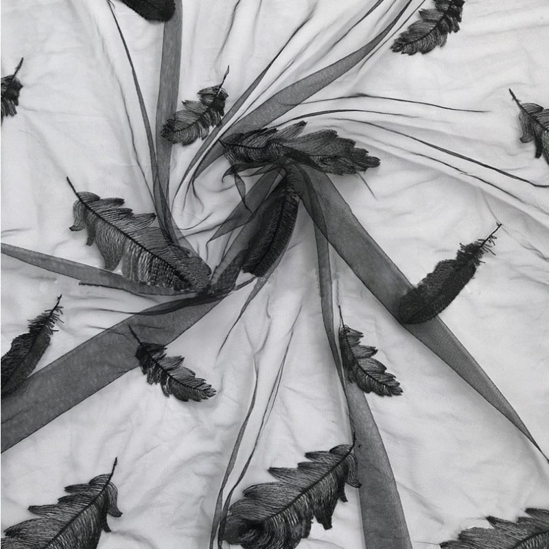 Tylli pehmeä kirjailtu iso höyhen pitsi verkkokangas vaatetus mekko kirjonta vaatekangas harsokangas: Xl / Musta