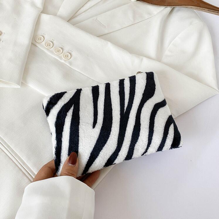 Bolsos grandes peludos de invierno para mujer, bandolera de hombro con patrón de vaca a la , de felpa suave, de viaje, informal: Zebra Envelope