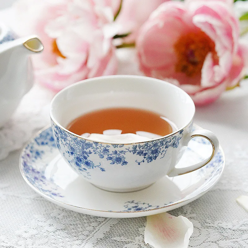 Engelsk blomkanna klassisk blå och vit prästkragekanna hem keramisk kopp och fat phnom penh eftermiddagsblomsterteservis