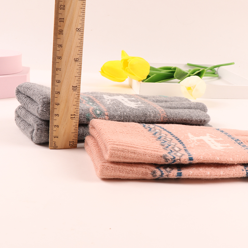 Christmas Elk Printed Knitted Gloves Thicken Warm Winter Touchscreen Glove Women Girls Full Finger Gloves Outdoor Shopping