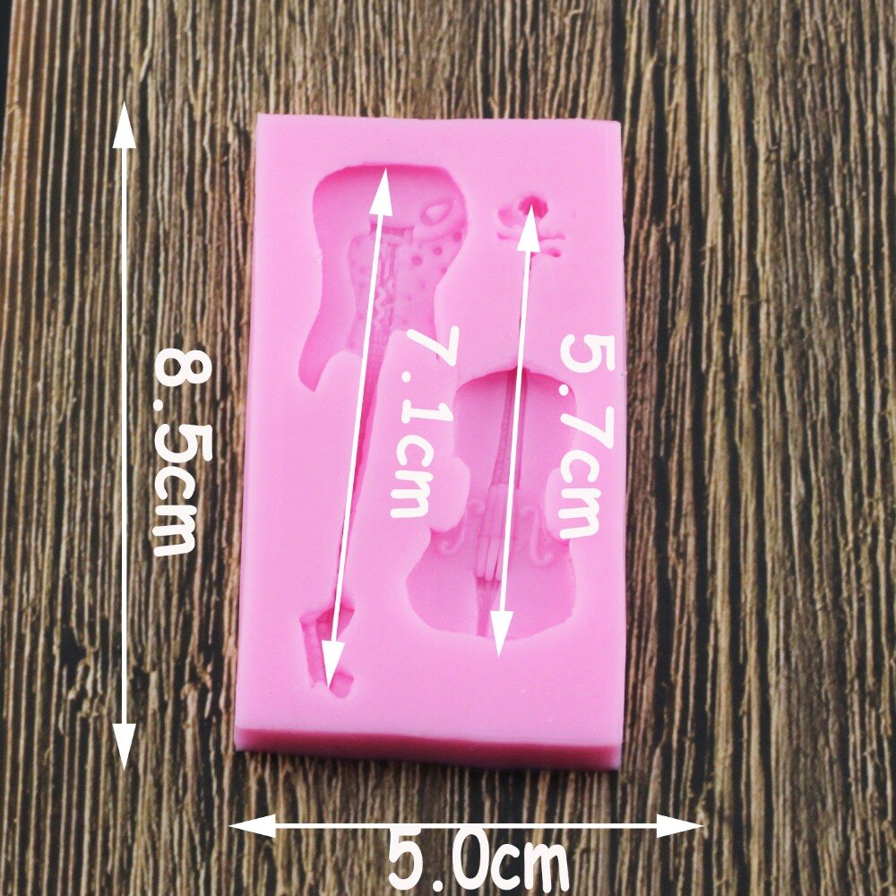 Not every celebration needs flowers… sometimes it needs a tiny fondant dumbbell 🏋️‍♀️🎂 This fondant tutorial is basically one of the cake toppers for a custom cake... made for someone who loves