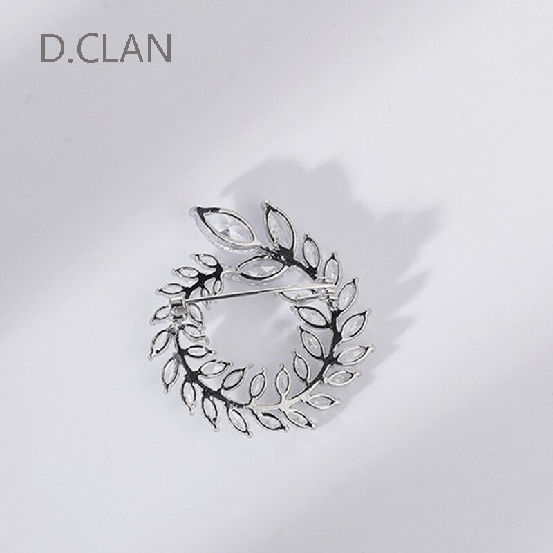 D.Clan schmuckbrosche aus zirkonia in olivenblattform, funkelndes accessoire für damen