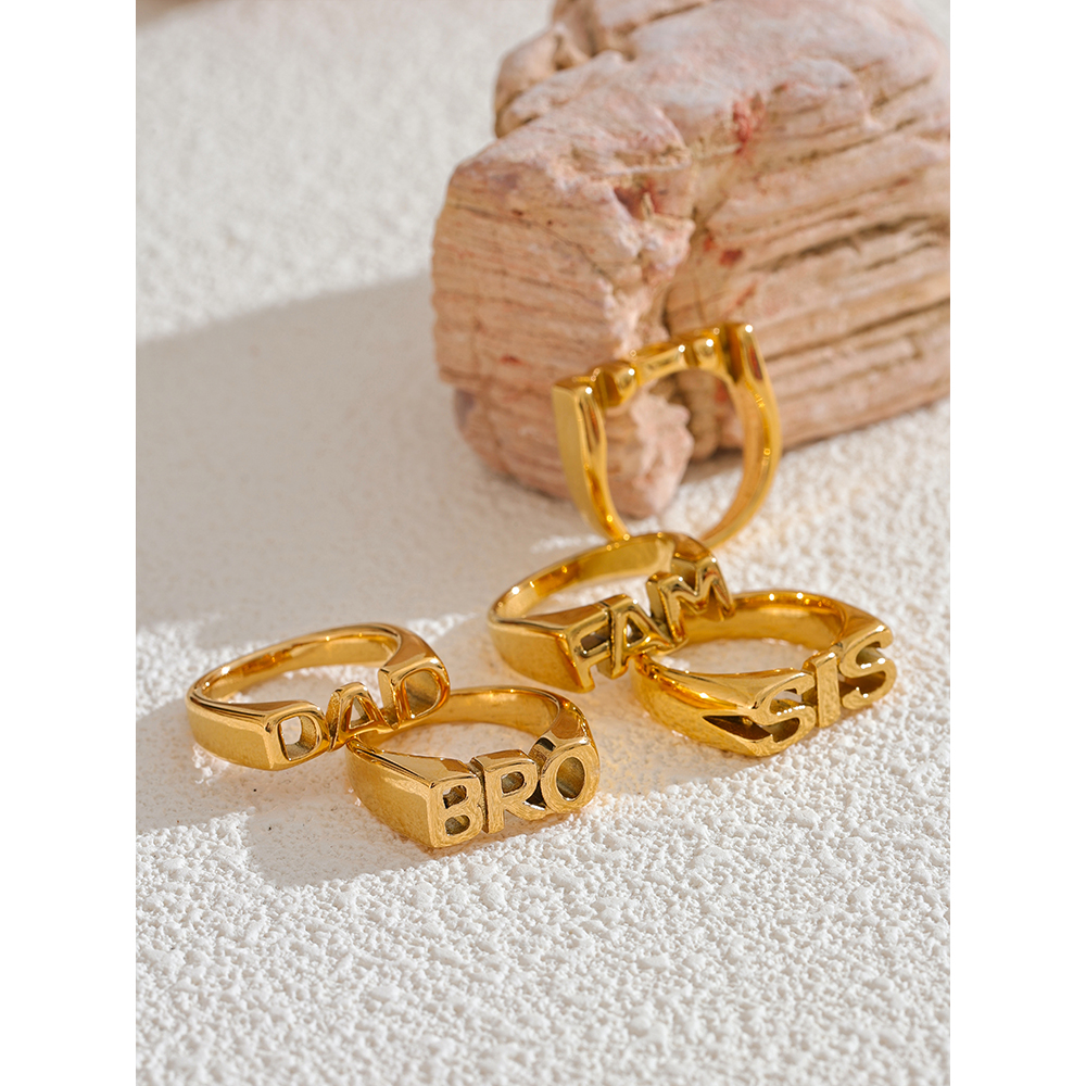 Yhpup fam pappa søster bror mamma statement rollebesetning familie brev ring rustfritt stål tekstur gullfarge attraktive smykker 18k pvd belagt