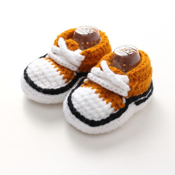 Multifarvet strikket baby krybbe sko håndlavet spædbarn hæklede støvletter snøre nyfødte sko 10cm: Brun